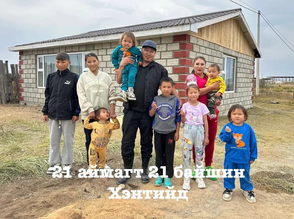 8 хүүхэдтэй ээжд амьдрах итгэл урам хайр түгээлээ